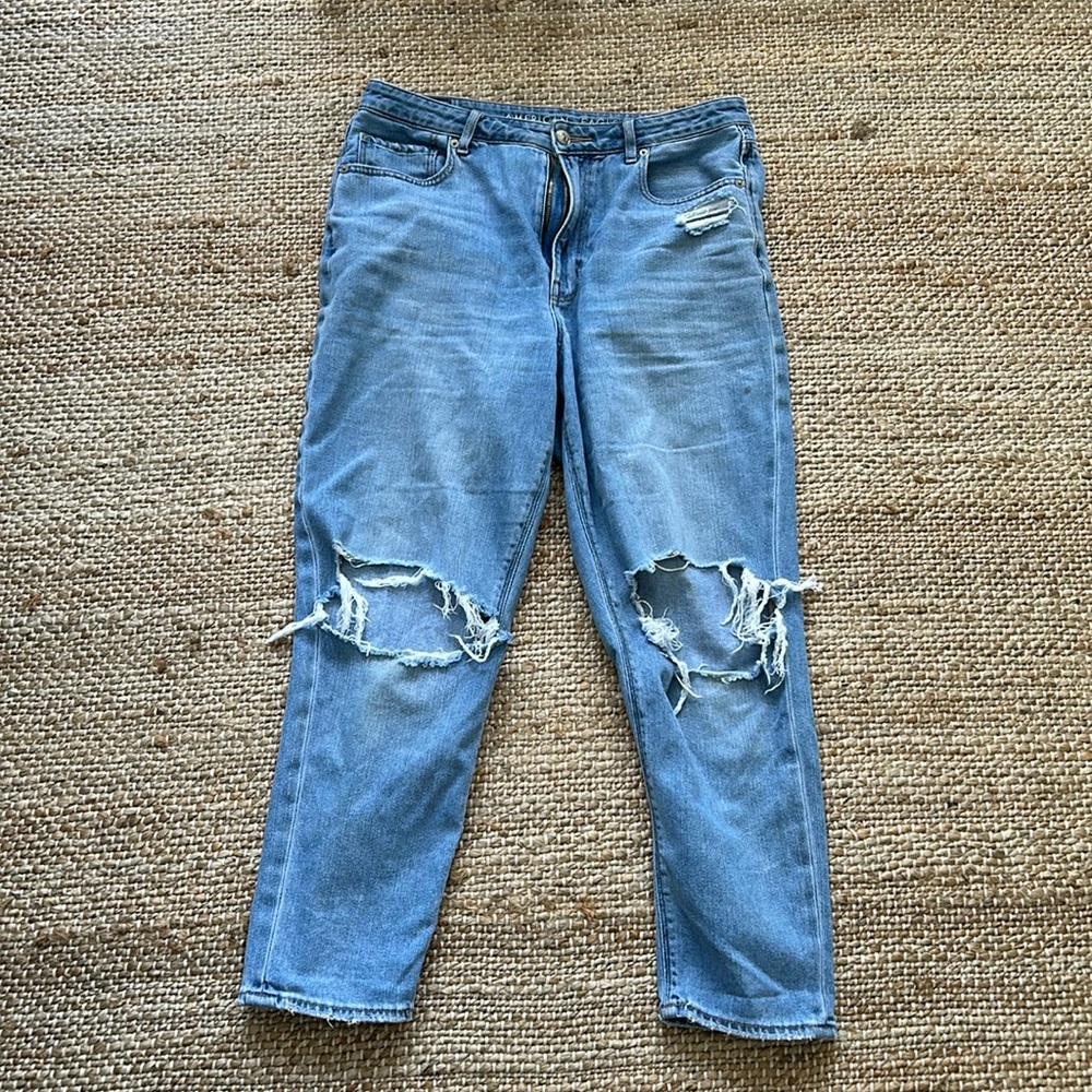 American Eagle 12S distressed mom jeans